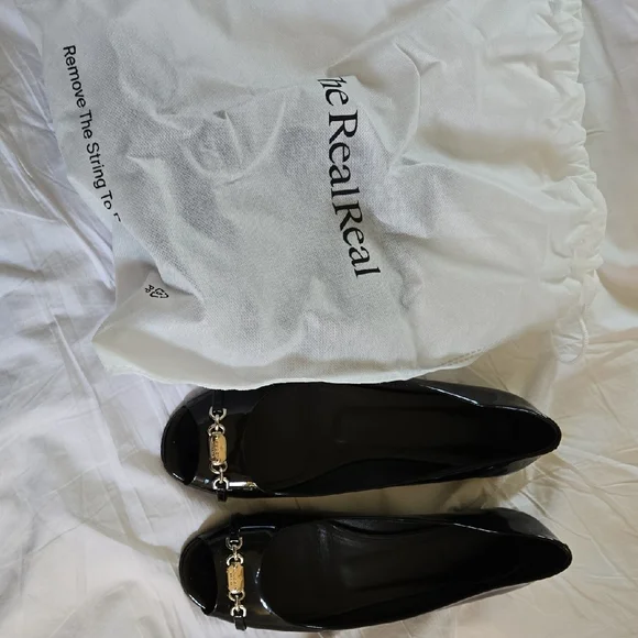 Gucci Black Flats with Gold Hardware - Picture 3 of 5